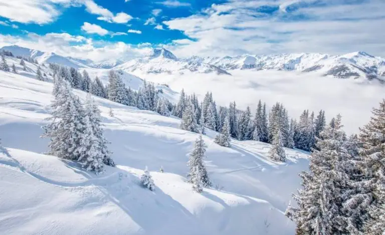 Winterpanorama des schneebedeckten Gran Sasso